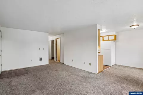 Living - 1149 D St, Independence, OR 97351 photo 10 of 11