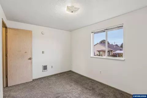 Bedroom - 1149 D St, Independence, OR 97351 photo 10 of 14