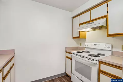 Kitchen - 1149 D St, Independence, OR 97351 photo 5 of 7