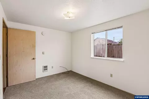 Bedroom - 1149 D St, Independence, OR 97351 photo 4 of 14