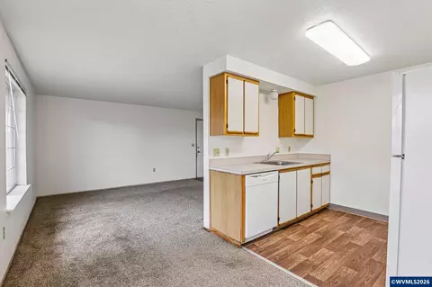 Living - 1149 D St, Independence, OR 97351 photo 11 of 11