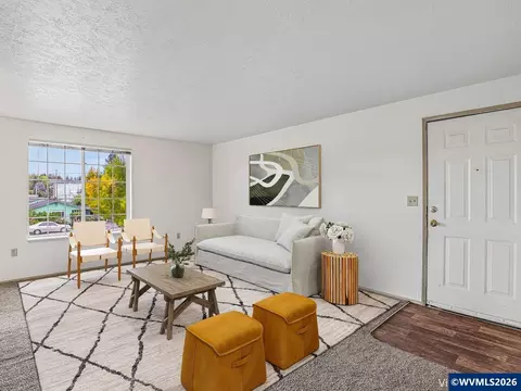 Living - 1149 D St, Independence, OR 97351 photo 8 of 11
