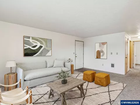 Living - 1149 D St, Independence, OR 97351 photo 9 of 11