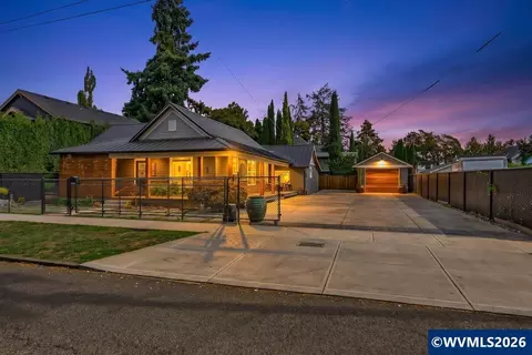 242 N 3rd St, Woodburn, OR 97071