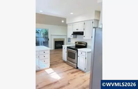 Kitchen - 5775 Moonstone Lp Lp SE, Salem, OR 97306 photo 5 of 6