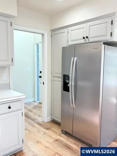 Kitchen - 5775 Moonstone Lp Lp SE, Salem, OR 97306 photo 1 of 6