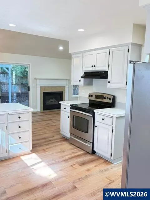 Kitchen - 5775 Moonstone Lp Lp SE, Salem, OR 97306 photo 6 of 6