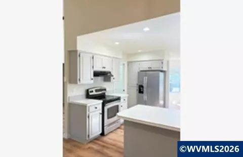Kitchen - 5775 Moonstone Lp Lp SE, Salem, OR 97306 photo 4 of 6