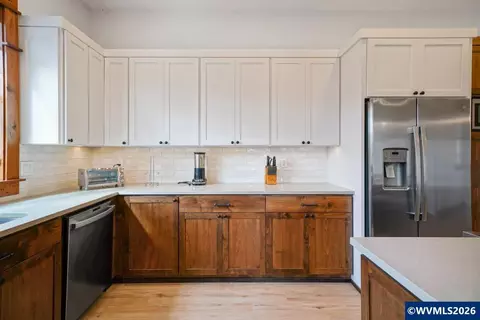 Kitchen - 46 Walnut St, Independence, OR 97351 photo 5 of 6