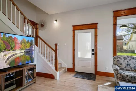 Entry Way - 46 Walnut St, Independence, OR 97351 photo 2 of 6