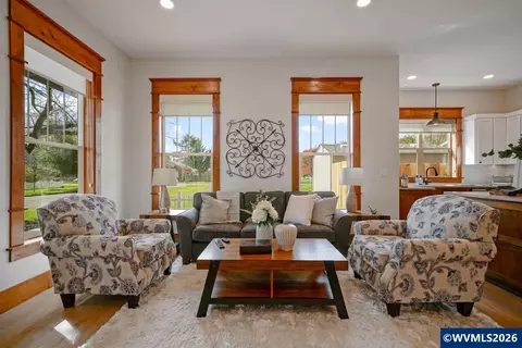 Living - 46 Walnut St, Independence, OR 97351 photo 1 of 2
