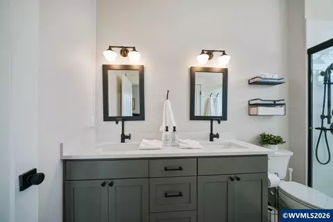 Bath - 46 Walnut St, Independence, OR 97351 photo 2 of 6