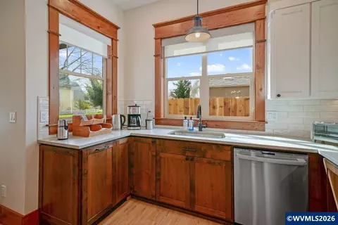 Kitchen - 46 Walnut St, Independence, OR 97351 photo 4 of 6