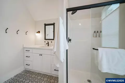 Bath - 46 Walnut St, Independence, OR 97351 photo 6 of 6