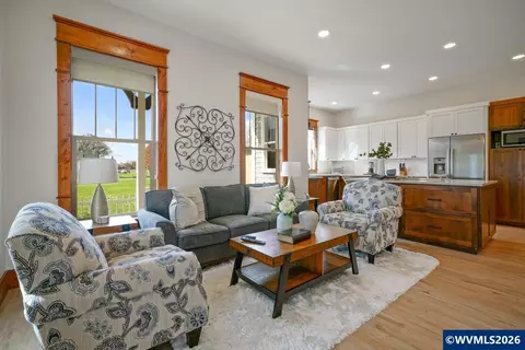 Living - 46 Walnut St, Independence, OR 97351 photo 2 of 2