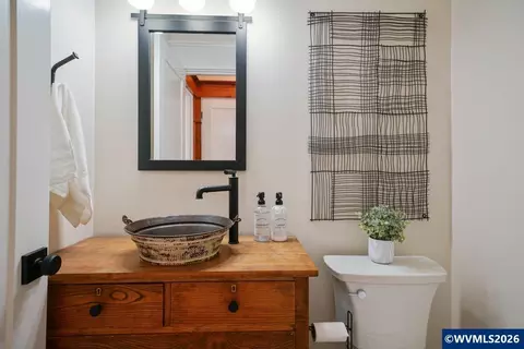 Bath - 46 Walnut St, Independence, OR 97351 photo 1 of 6