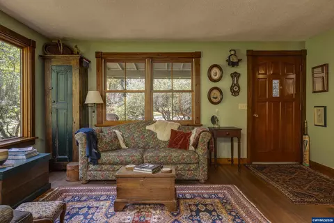 Living - 4599 Eagle Crest Rd NW, Salem, OR 97304 photo 3 of 4