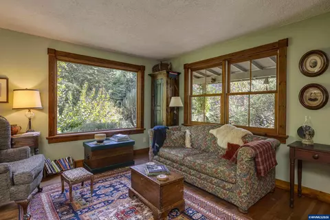 Living - 4599 Eagle Crest Rd NW, Salem, OR 97304 photo 2 of 4