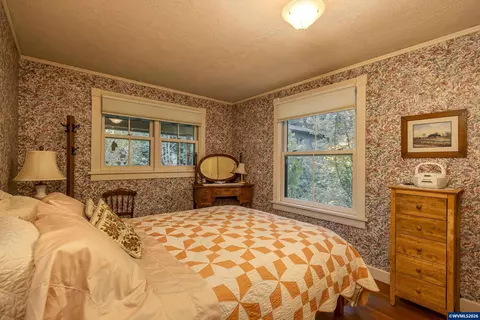 Bedroom - 4599 Eagle Crest Rd NW, Salem, OR 97304 photo 1 of 2