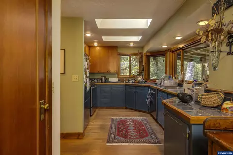 Kitchen - 4599 Eagle Crest Rd NW, Salem, OR 97304 photo 1 of 3