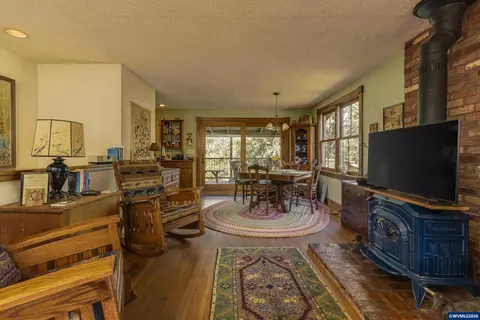 Living - 4599 Eagle Crest Rd NW, Salem, OR 97304 photo 4 of 4