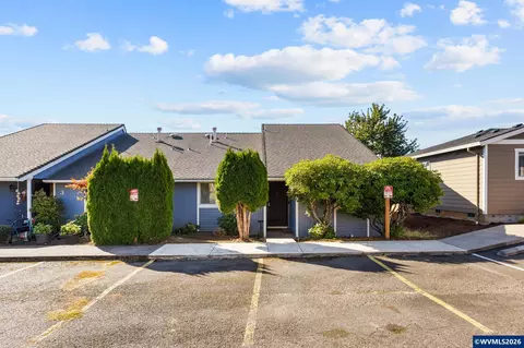 350 NEvergreen Apt 4 Ct, Dallas, OR 97338