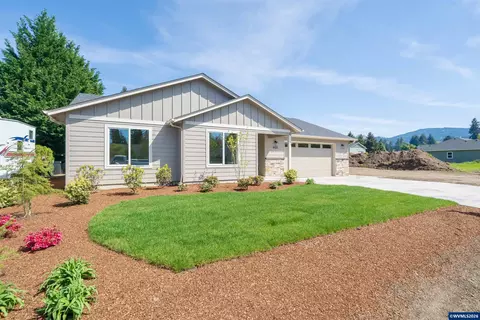 950 6th St, Lyons, OR 97358