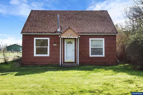 993 42nd Ave, Sweet Home, OR 97386