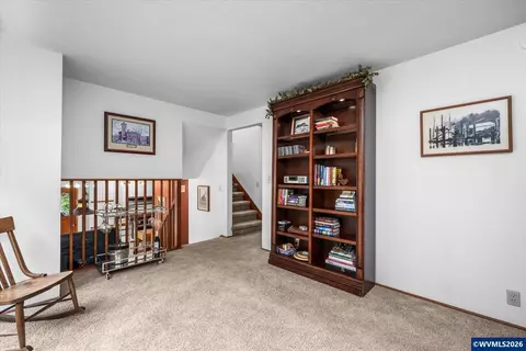 Entry Way - 27828 Gibralter Lp Lp, Eugene, OR 97405 photo 2 of 3