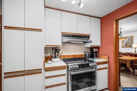 Kitchen - 27828 Gibralter Lp Lp, Eugene, OR 97405 photo 4 of 4