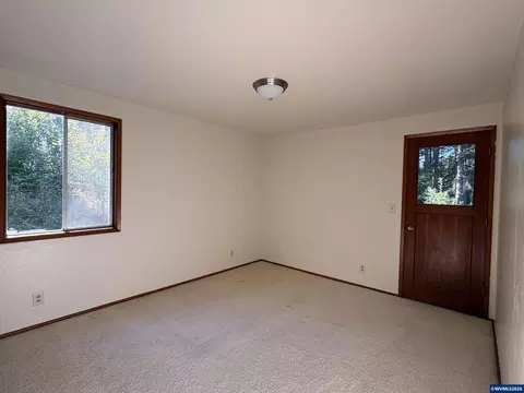 Bedroom - 27828 Gibralter Lp Lp, Eugene, OR 97405 photo 5 of 9