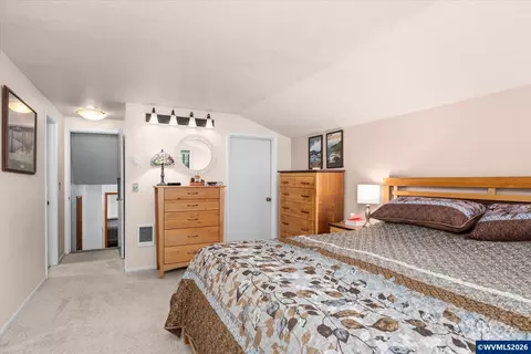 Bedroom - 27828 Gibralter Lp Lp, Eugene, OR 97405 photo 7 of 9