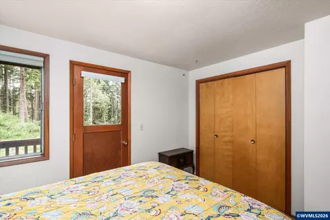 Bedroom - 27828 Gibralter Lp Lp, Eugene, OR 97405 photo 2 of 9