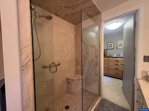 Bath - 27828 Gibralter Lp Lp, Eugene, OR 97405 photo 5 of 6