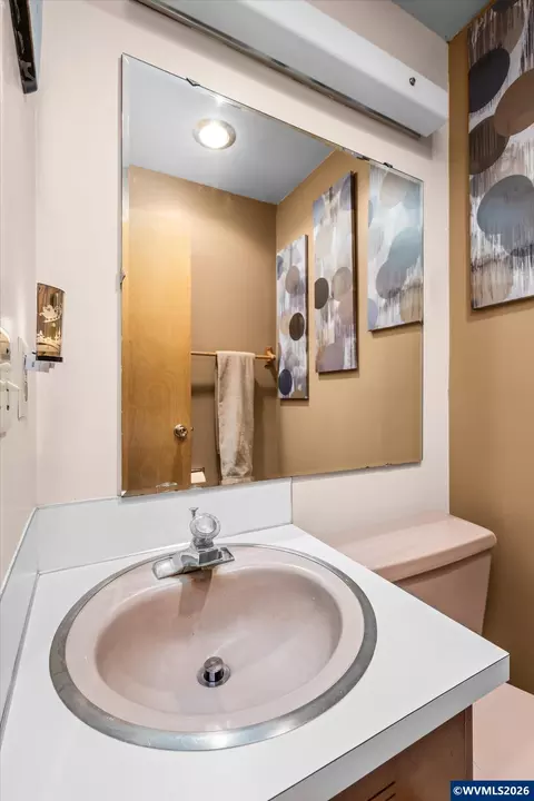 Bath - 27828 Gibralter Lp Lp, Eugene, OR 97405 photo 6 of 6
