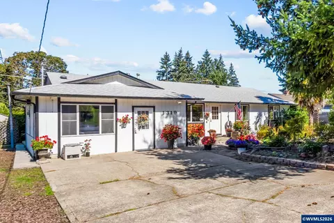 1319 Hemlock St NW, Salem, OR 97304