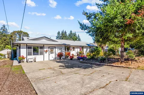 1319 Hemlock St NW, Salem, OR 97304