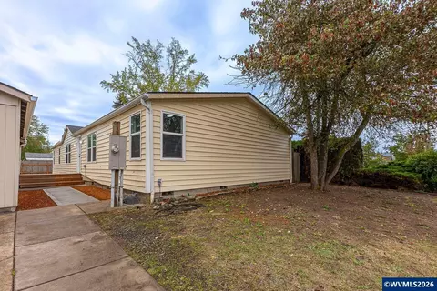 620 E St, Lebanon, OR 97355