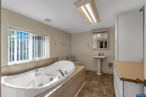 Bath - 1203 Oak St, Amity, OR 97101 photo 1 of 3