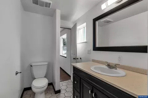 Bath - 1203 Oak St, Amity, OR 97101 photo 3 of 3