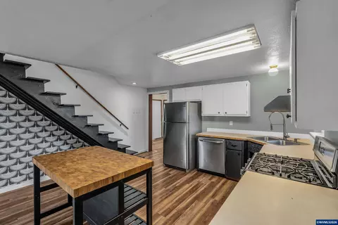 Kitchen - 1203 Oak St, Amity, OR 97101 photo 2 of 3