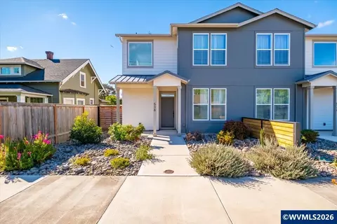 538 S 7th St, Independence, OR 97351