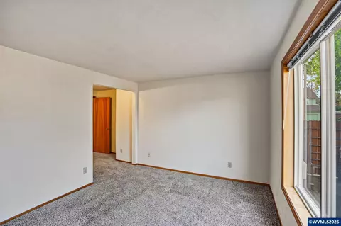 Living - 1013 NE Lorvik Pl, Corvallis, OR 97330 photo 5 of 5