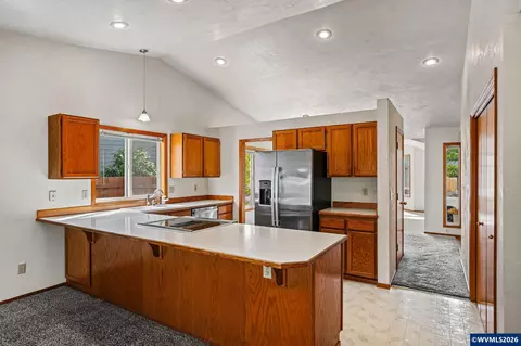 Kitchen - 1013 NE Lorvik Pl, Corvallis, OR 97330 photo 4 of 6