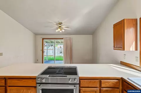 Kitchen - 1013 NE Lorvik Pl, Corvallis, OR 97330 photo 5 of 6