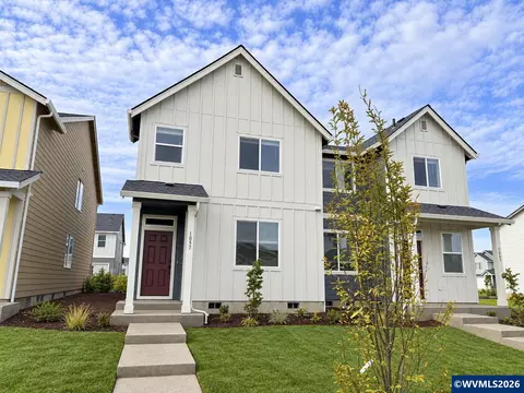 1057 Cardinal St, Woodburn, OR 97071