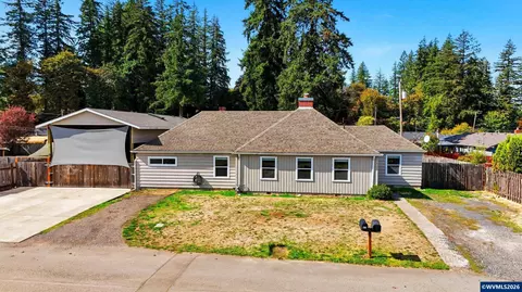 675 SW Parkside Dr, Mill City, OR 97360