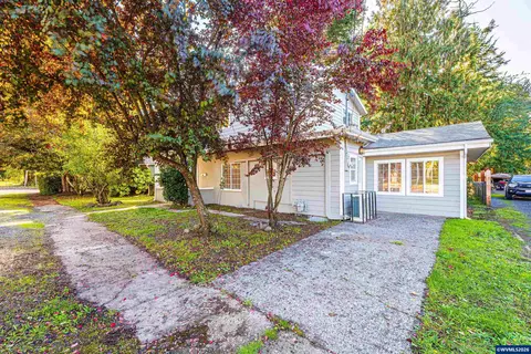 816 14th Ave, Sweet Home, OR 97386