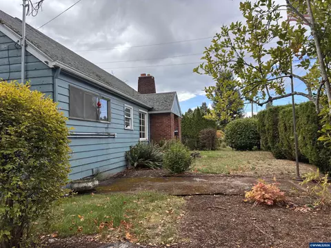 857 Monmouth St, Independence, OR 97351