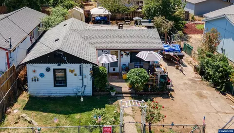 844 NE Johnson St, Myrtle Creek, OR 97457